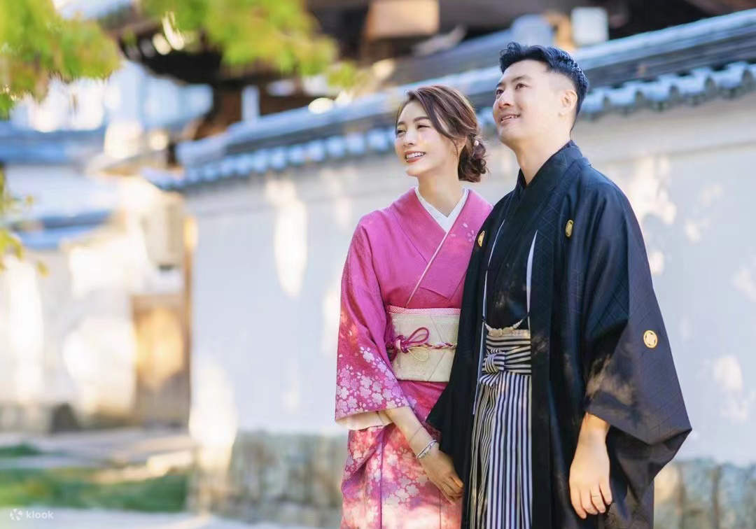 We have extensive experience with couple photos, proposal photos, anime-style photos, and more.